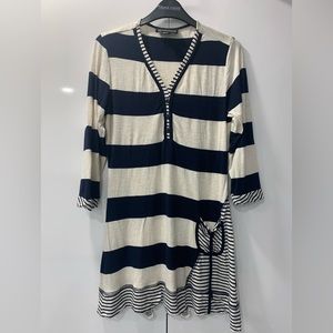 Frank Lyman light weight knit tunic top! Never worn but washed!